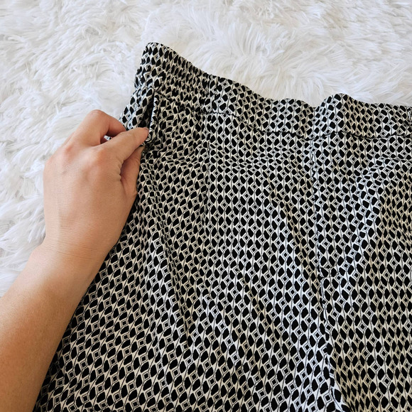 NWOT‎ Anthropologie Women's Pull On Black & White Patterned Tapered Pant. Size S - Picture 3 of 12